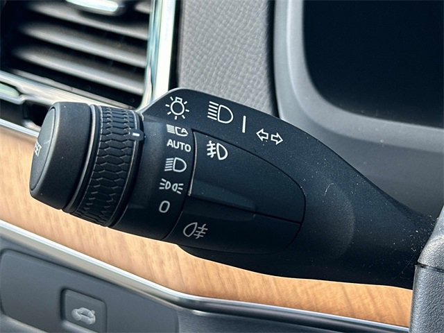Used 2023 Volvo XC90 B6 Plus image 9