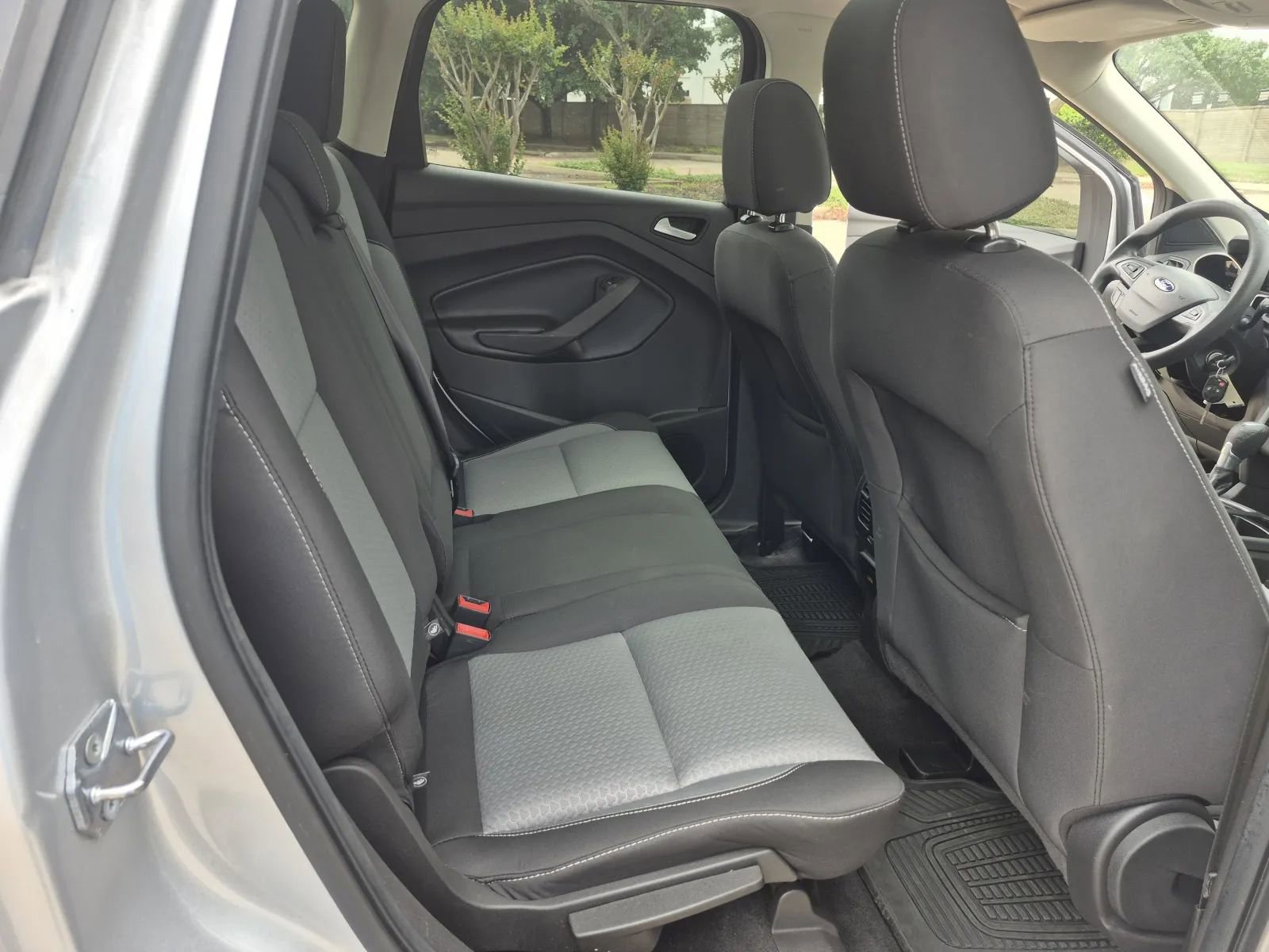 Used 2017 Ford Escape SE w/ SE Cold Weather Package FWD image 18