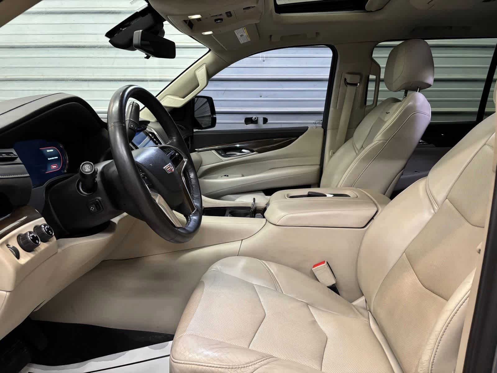 Used 2020 Cadillac Escalade ESV Luxury w/ Escalade Sport Edition AWD/4WD image 9