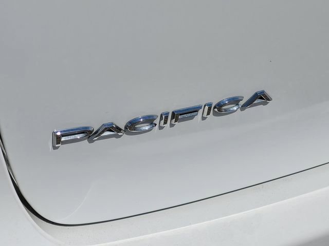 Used 2024 Chrysler Pacifica Touring-L image 9
