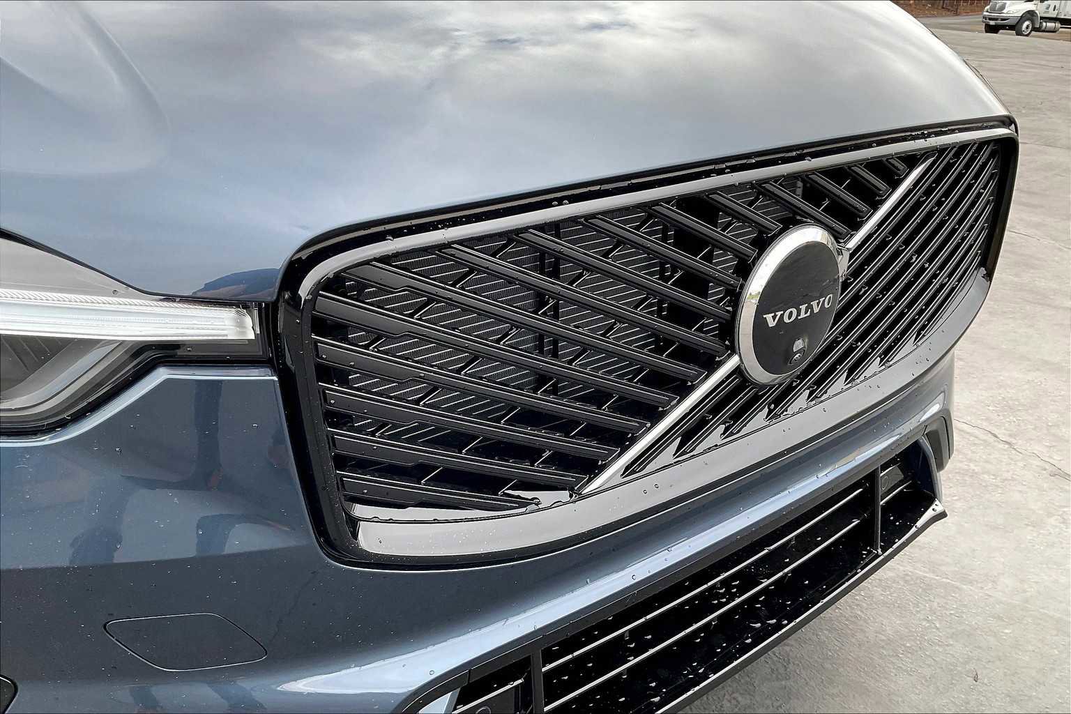 New 2026 Volvo XC60 T8 Plus w/ Protection Package Premier image 33