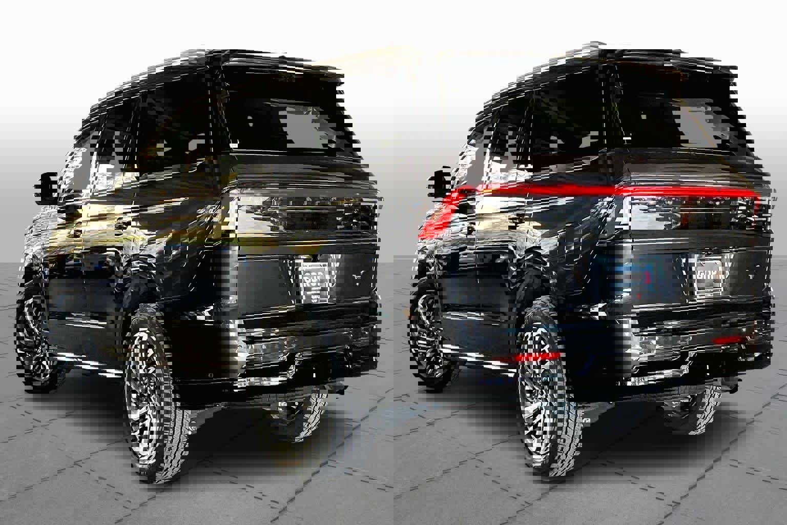 Used 2025 Lincoln Navigator Reserve image 11