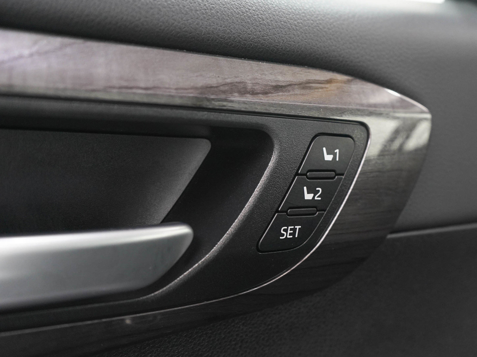 Used 2024 Toyota Highlander Platinum AWD/4WD image 25