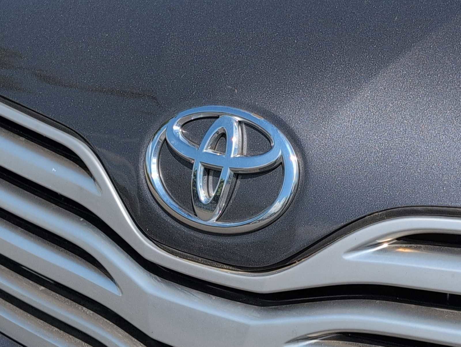 Used 2011 Toyota Venza AWD w/ Comfort Pkg image 12