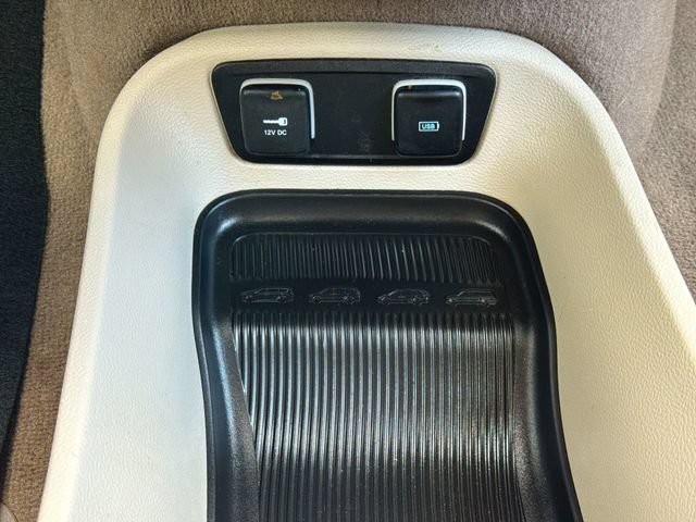 Used 2017 Chrysler Pacifica Touring-L FWD image 34
