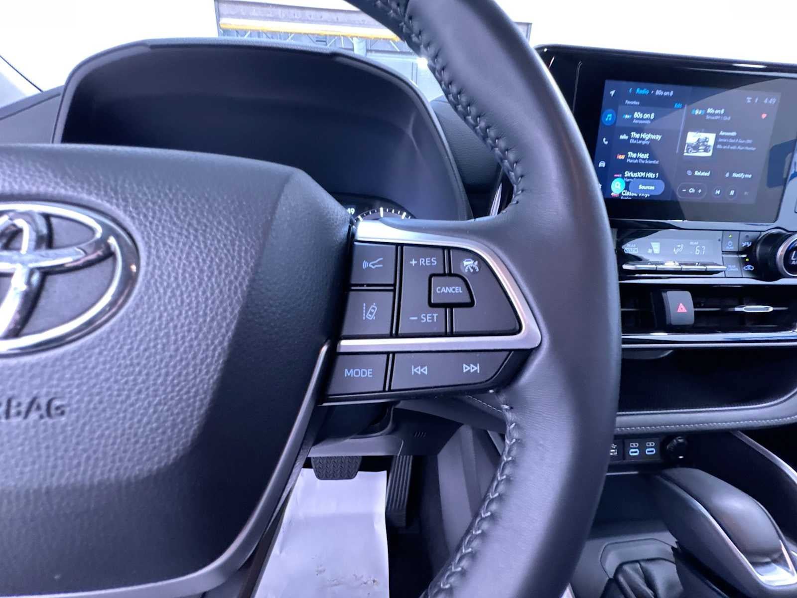 Used 2025 Toyota Highlander LE FWD image 21