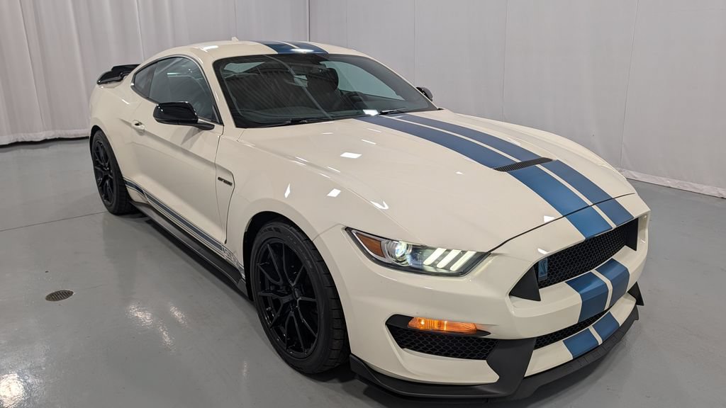 Used 2020 Ford Mustang Shelby GT350 w/ Technology Package RWD image 3