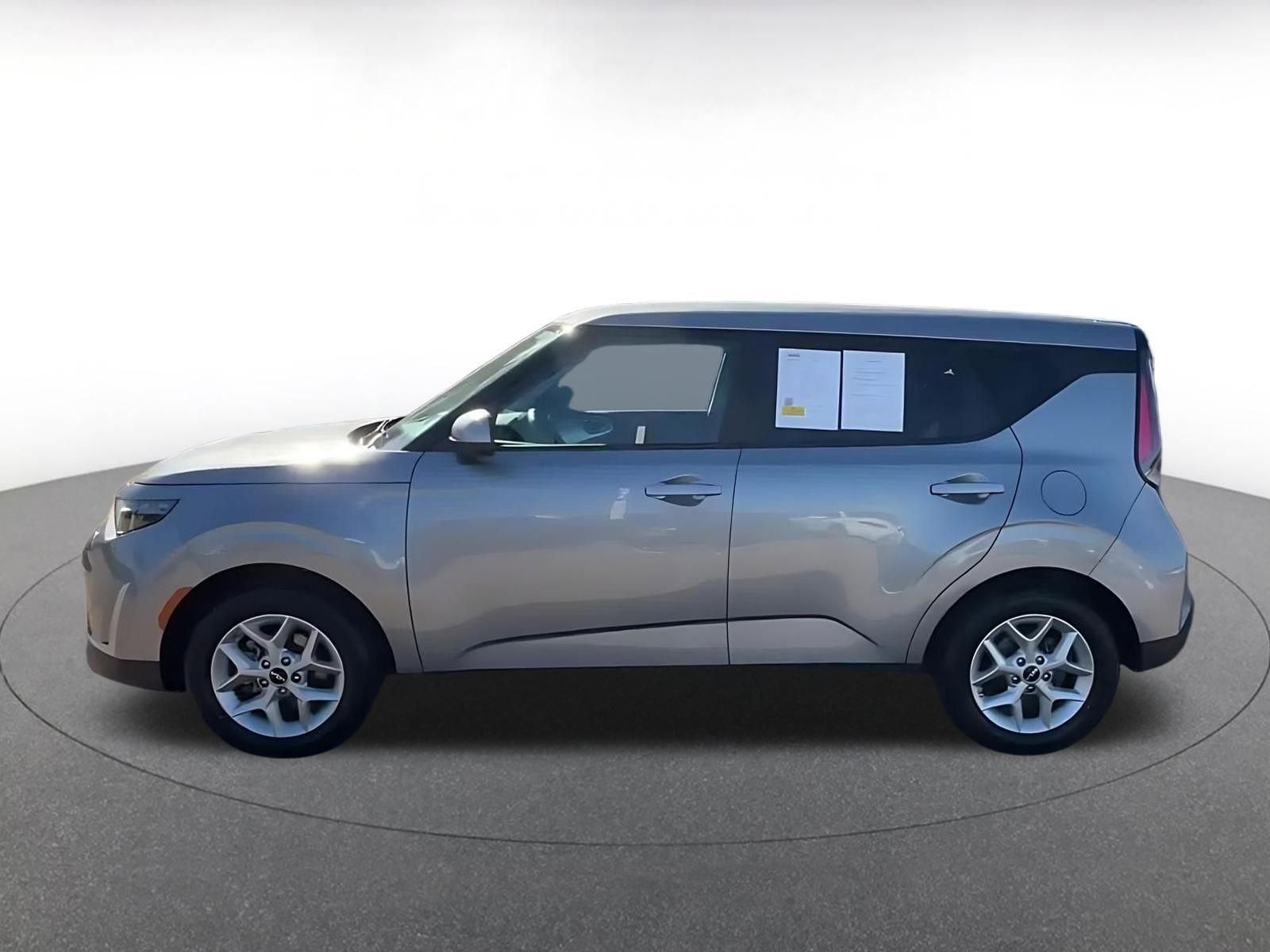 Used 2025 Kia Soul LX w/ LX Technology Package image 9