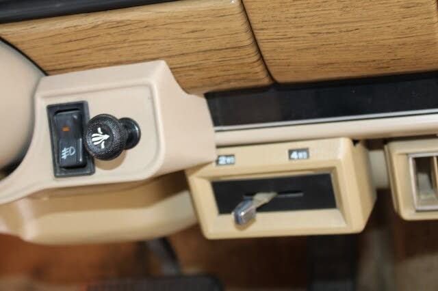 Used 1989 Jeep Grand Wagoneer image 23