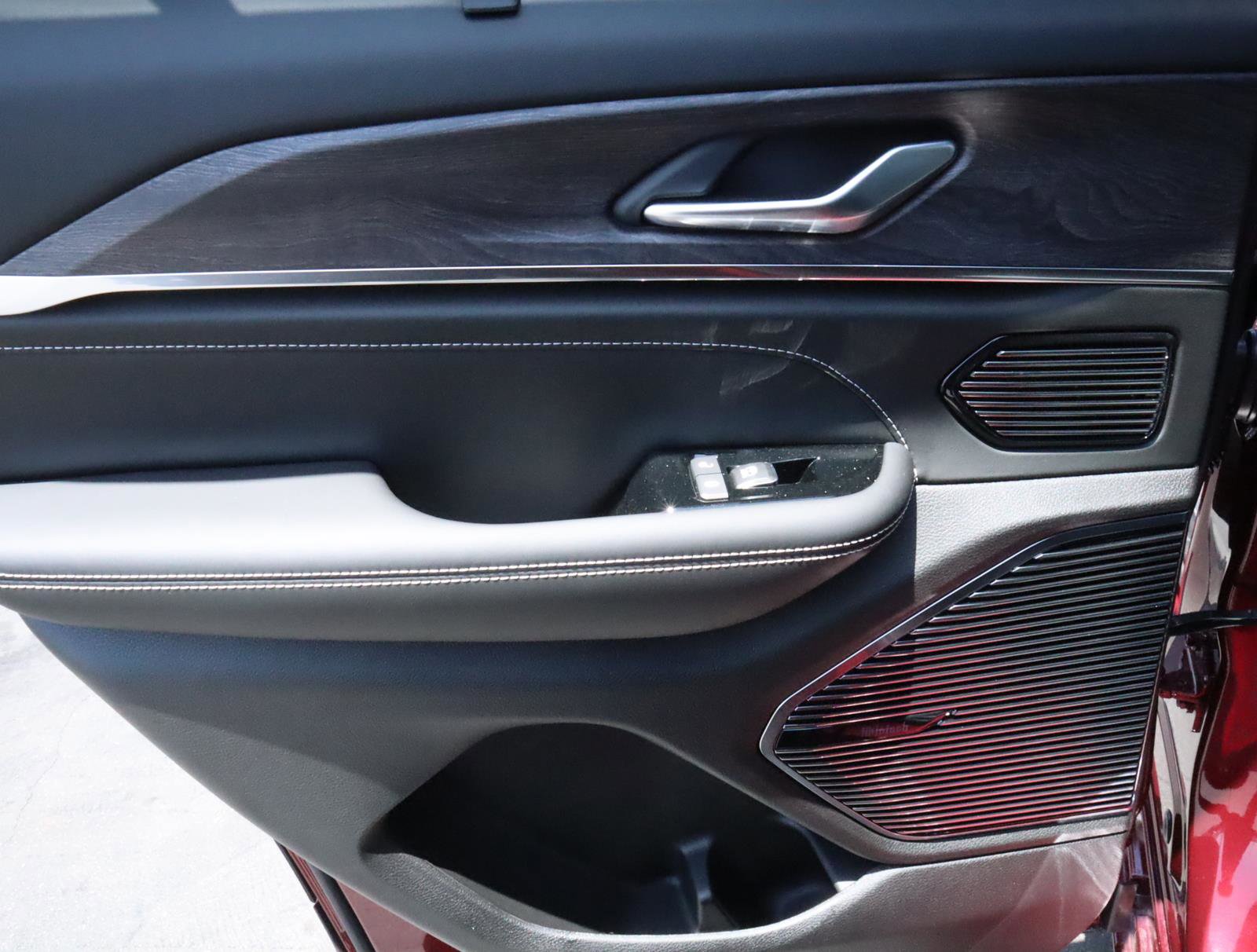 New 2023 Jeep Grand Cherokee Overland w/ Luxury Tech Group IV image 21