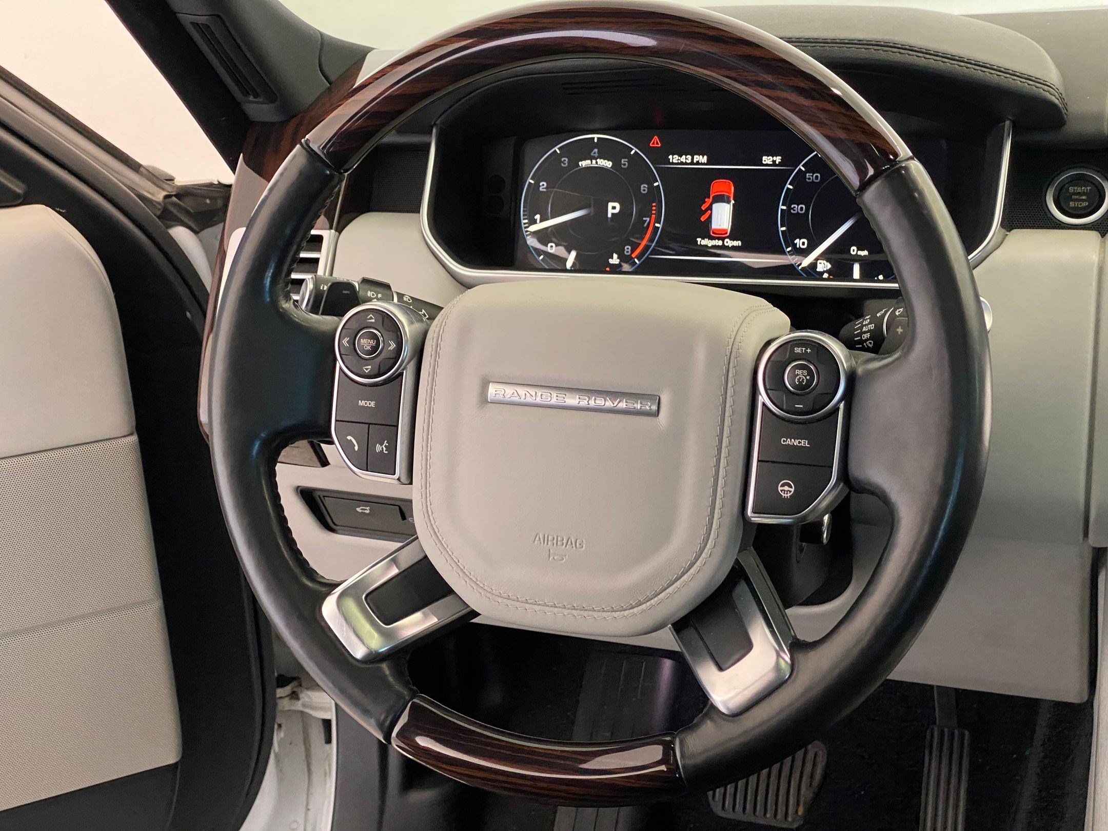 Used 2014 Land Rover Range Rover HSE image 16