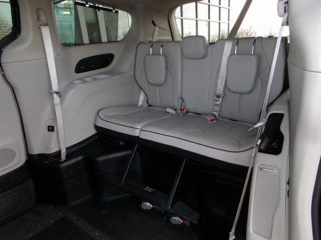 Used 2018 Chrysler Pacifica Limited w/ Tire & Wheel Group image 22