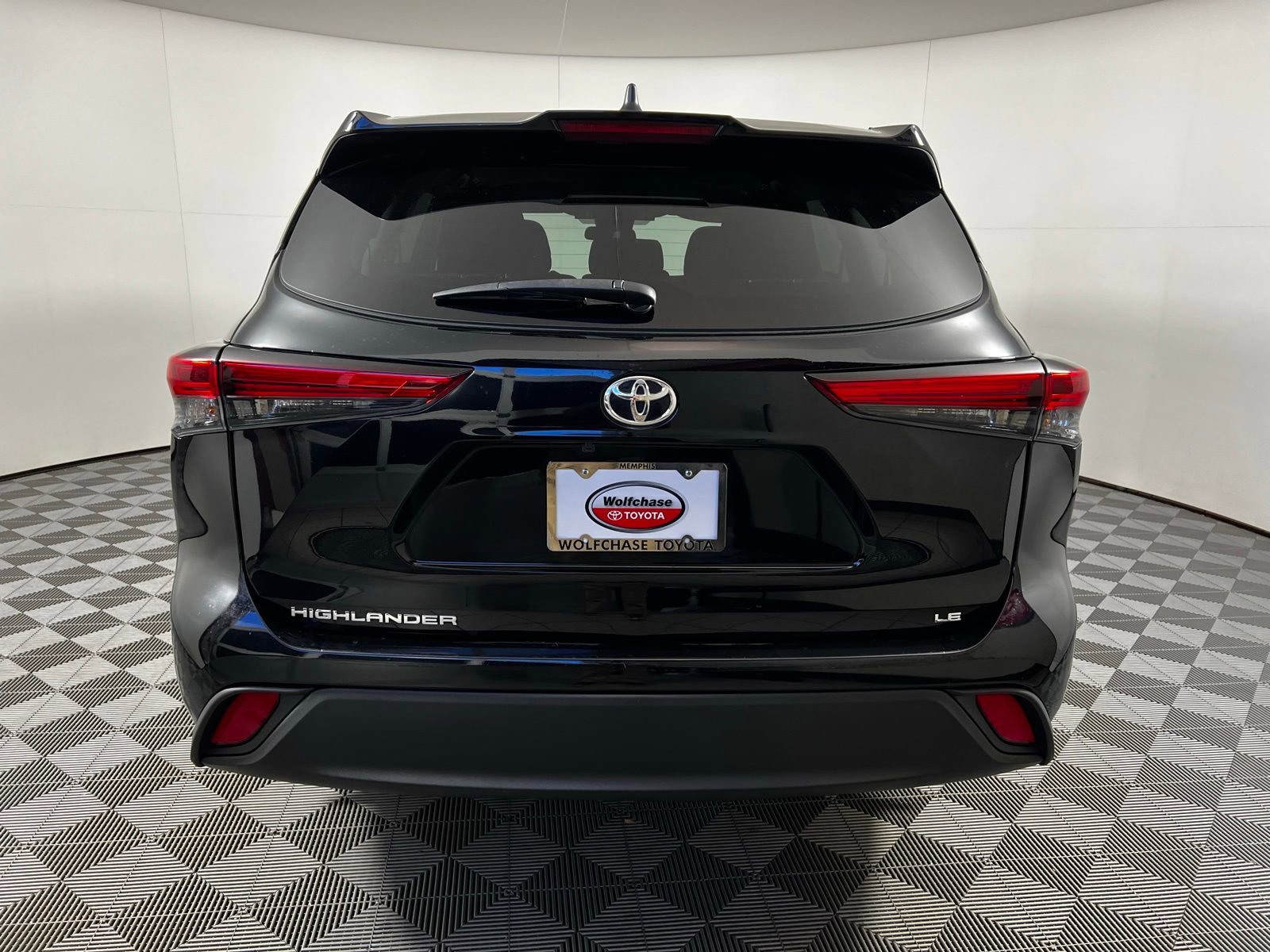 Certified 2023 Toyota Highlander LE image 6