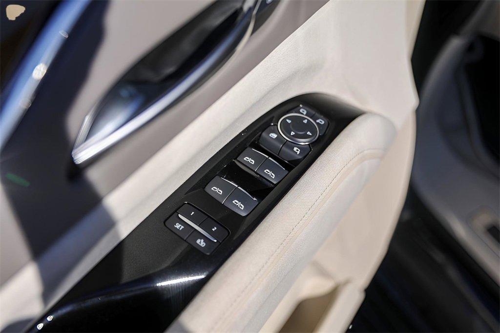 Certified 2024 Cadillac Escalade Premium Luxury Platinum w/ Heavy-Duty Trailer Package image 34