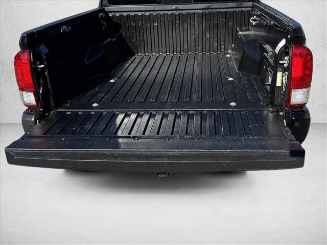 Used 2017 Toyota Tacoma TRD Off-Road w/ Premium & Technology Package image 8