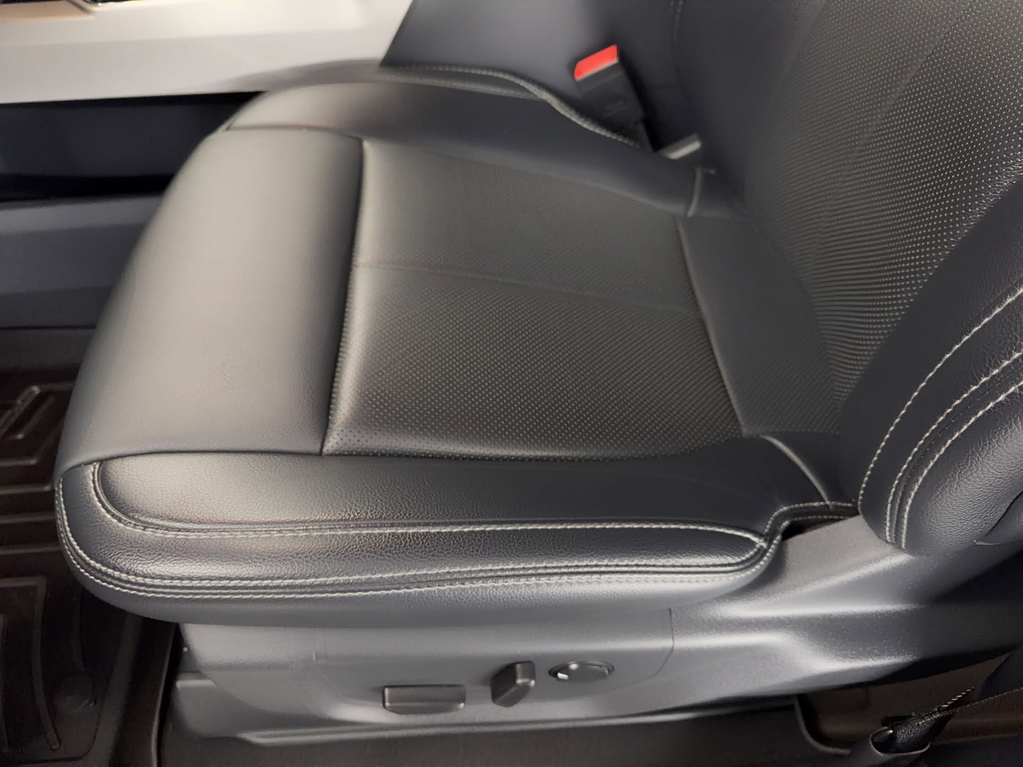 Used 2022 Ford F250 Lariat w/ Tremor Off-Road Package image 16