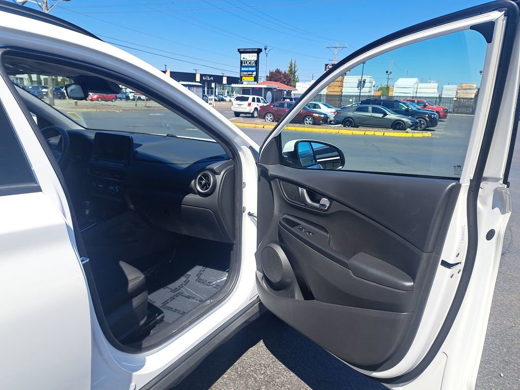 Used 2022 Hyundai Kona SEL w/ Convenience Package AWD/4WD image 16
