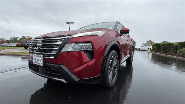 Used 2025 Nissan Rogue Platinum w/ Tech Package image 9