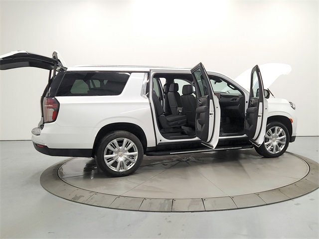 Used 2023 Chevrolet Suburban High Country image 16
