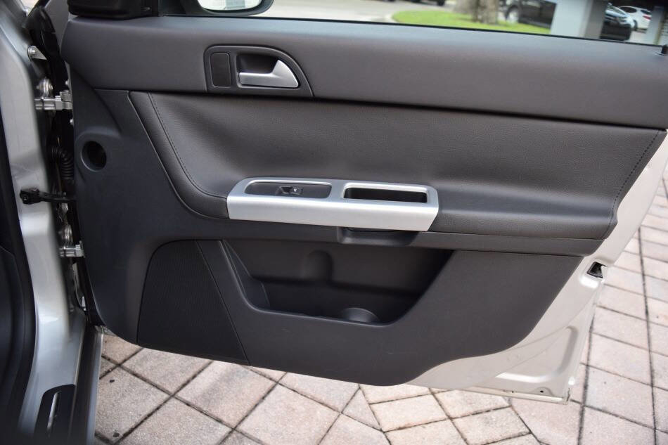 Used 2011 Volvo V50 T5 image 74