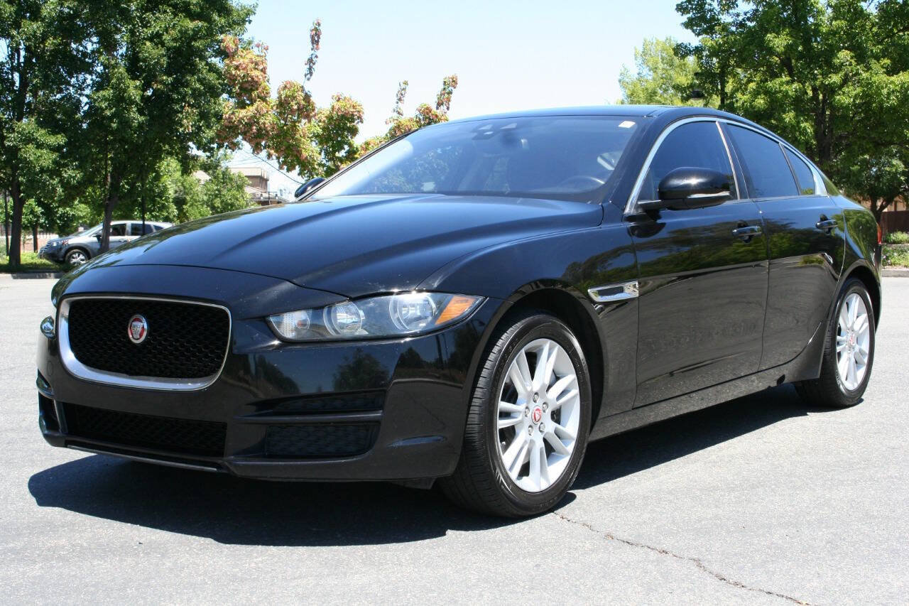 Used 2017 Jaguar XE Premium AWD/4WD image 9
