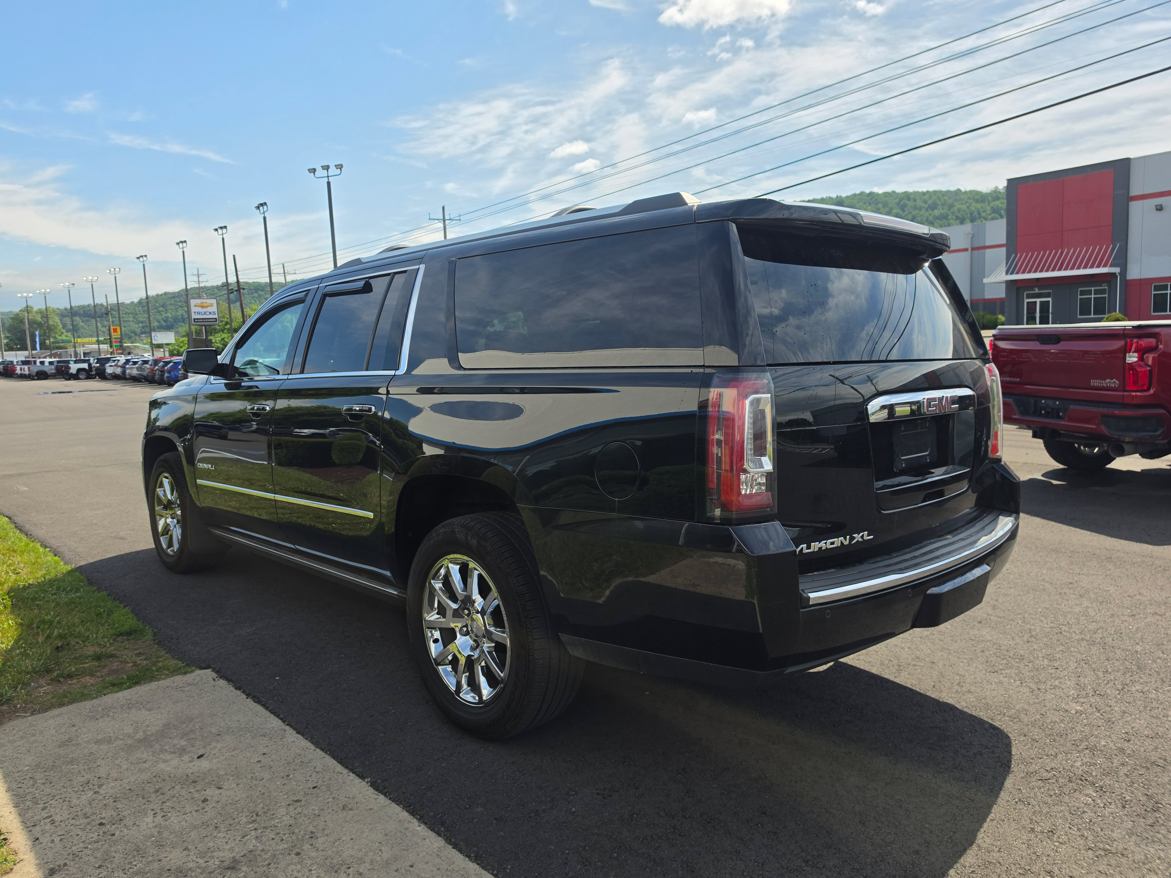 Used 2016 GMC Yukon XL Denali w/ Open Road Package AWD/4WD image 6