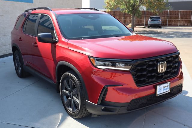 Used 2025 Honda Pilot Sport image 4