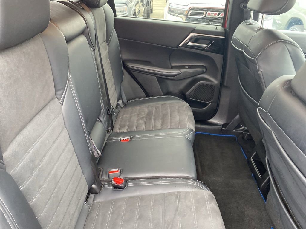 Used 2024 Mitsubishi Outlander 4WD Plug-In Hybrid image 11