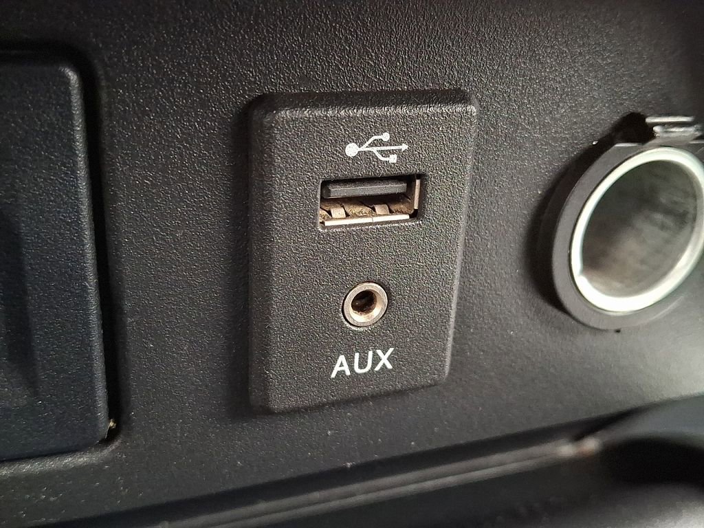 Used 2017 Nissan Titan SV image 26