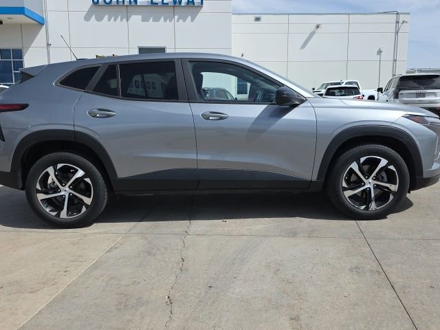 Certified 2024 Chevrolet Trax RS w/ Driver Confidence Package image 4