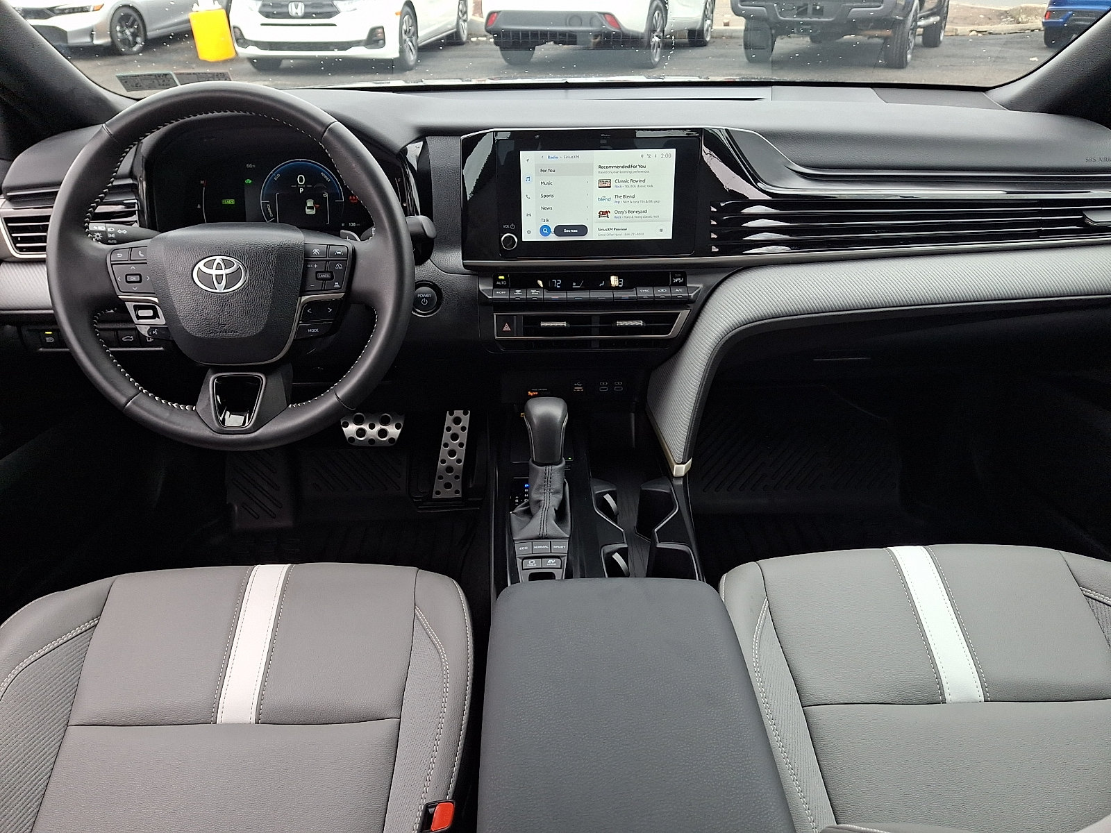 Used 2025 Toyota Camry SE w/ Convenience Package FWD image 11