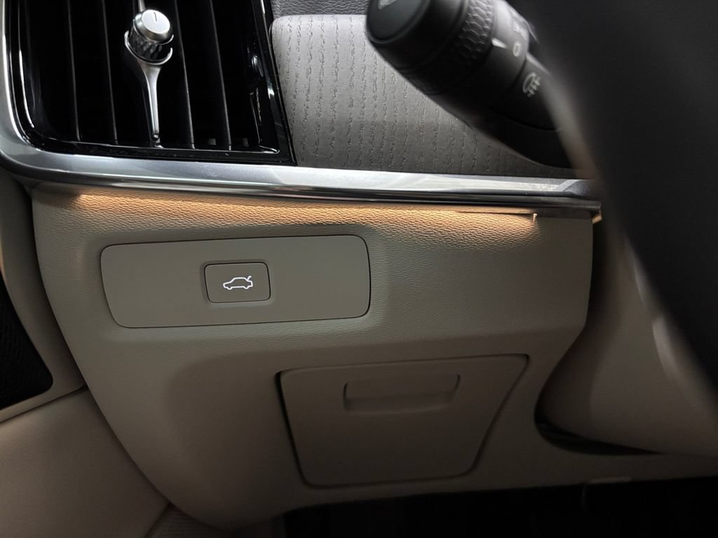 Certified 2025 Volvo S90 B6 Ultra AWD/4WD image 30