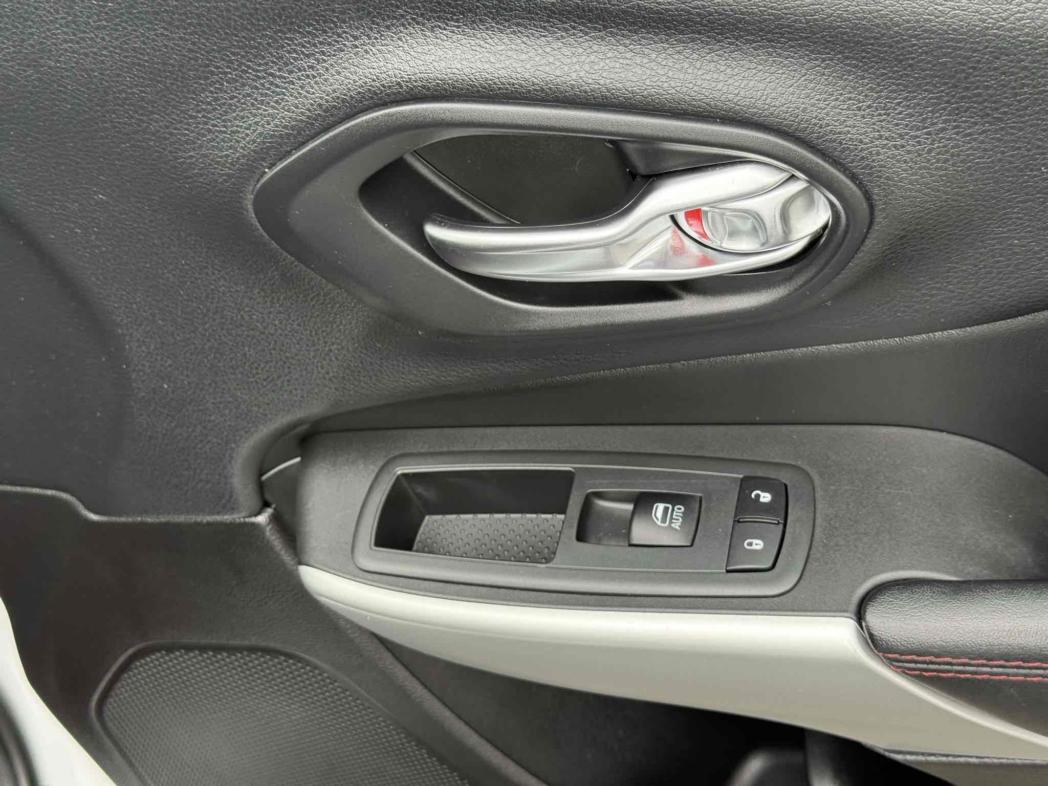 Used 2018 Jeep Cherokee Trailhawk image 43