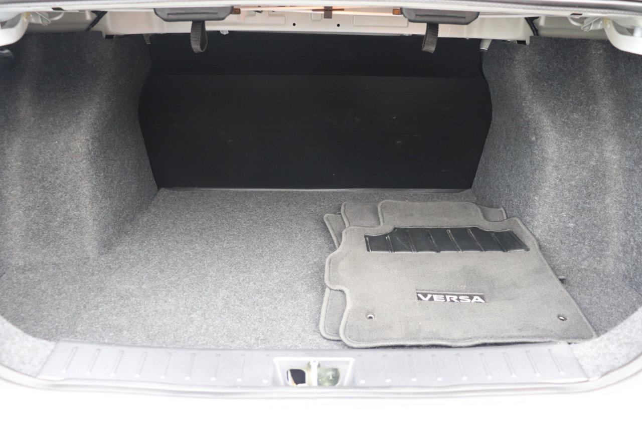 Used 2024 Nissan Versa S w/ Trunk Package image 43