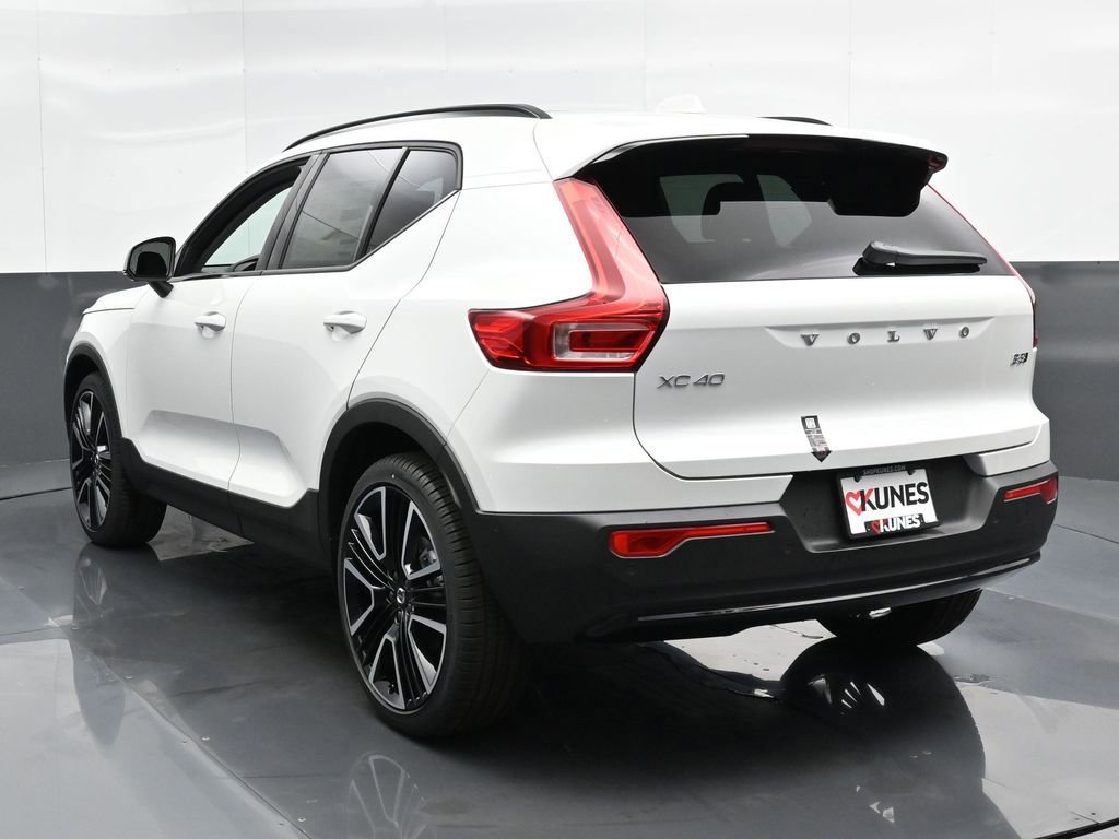 New 2025 Volvo XC40 B5 Plus w/ Climate Package image 9