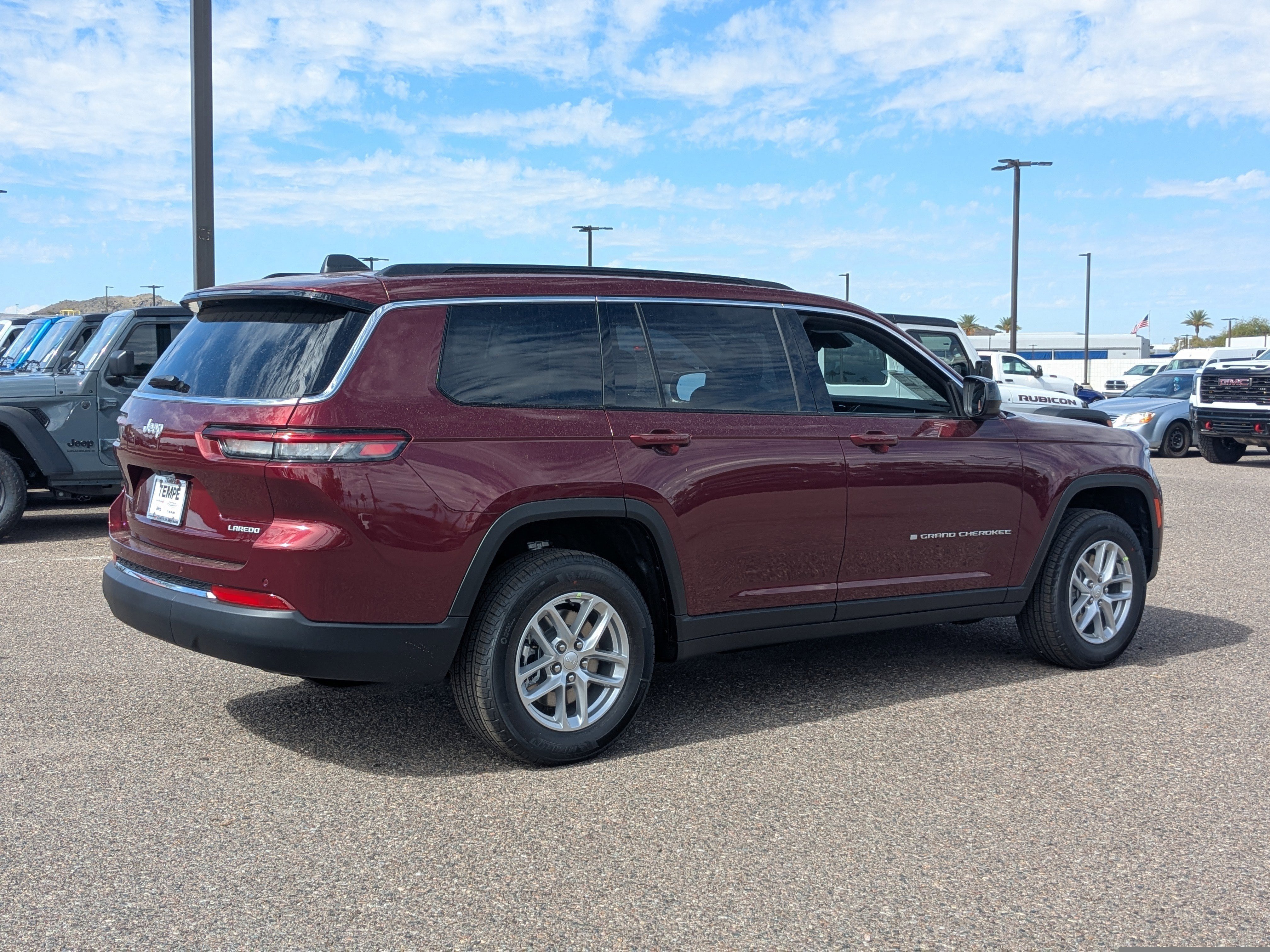 New 2025 Jeep Grand Cherokee L Laredo image 4
