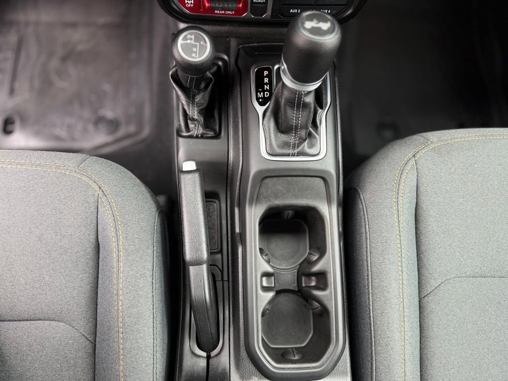 Used 2025 Jeep Wrangler Willys AWD/4WD image 22