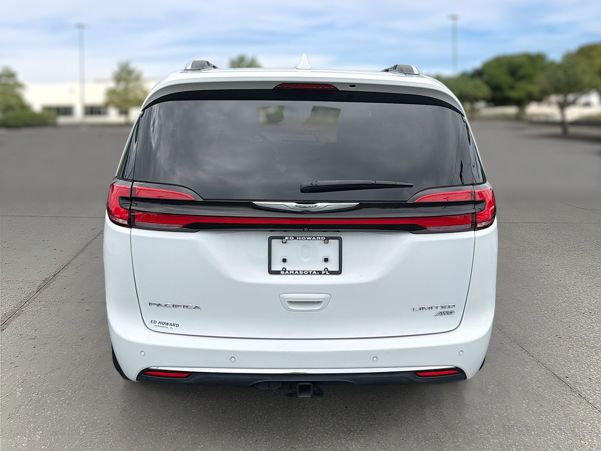 Used 2021 Chrysler Pacifica Limited w/ Uconnect Theater Family Group AWD/4WD image 6