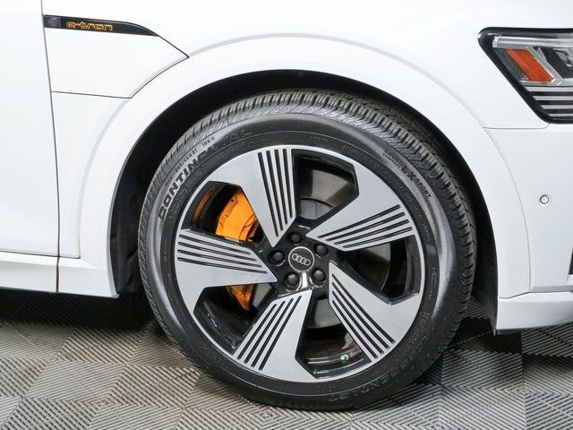 Used 2023 Audi e-tron Premium Plus w/ Premium Plus Package image 40