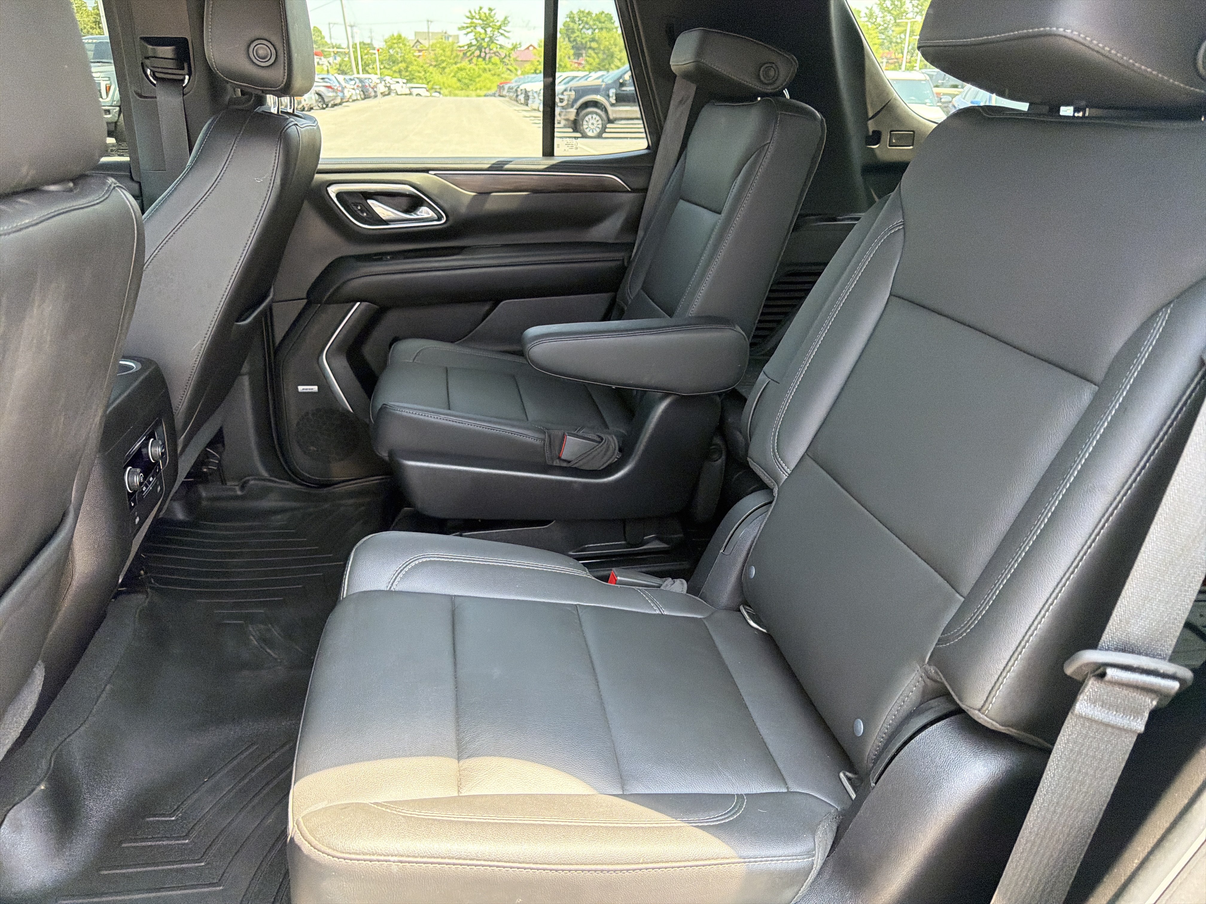Used 2021 Chevrolet Tahoe Z71 w/ Z71 Signature Package AWD/4WD image 13