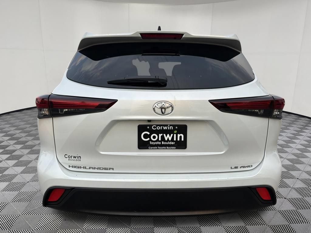 Used 2024 Toyota Highlander LE AWD/4WD image 6