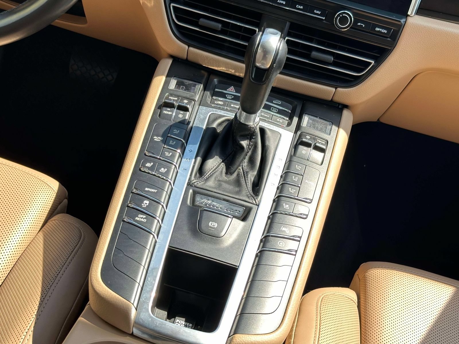 Used 2019 Porsche Macan AWD/4WD image 18