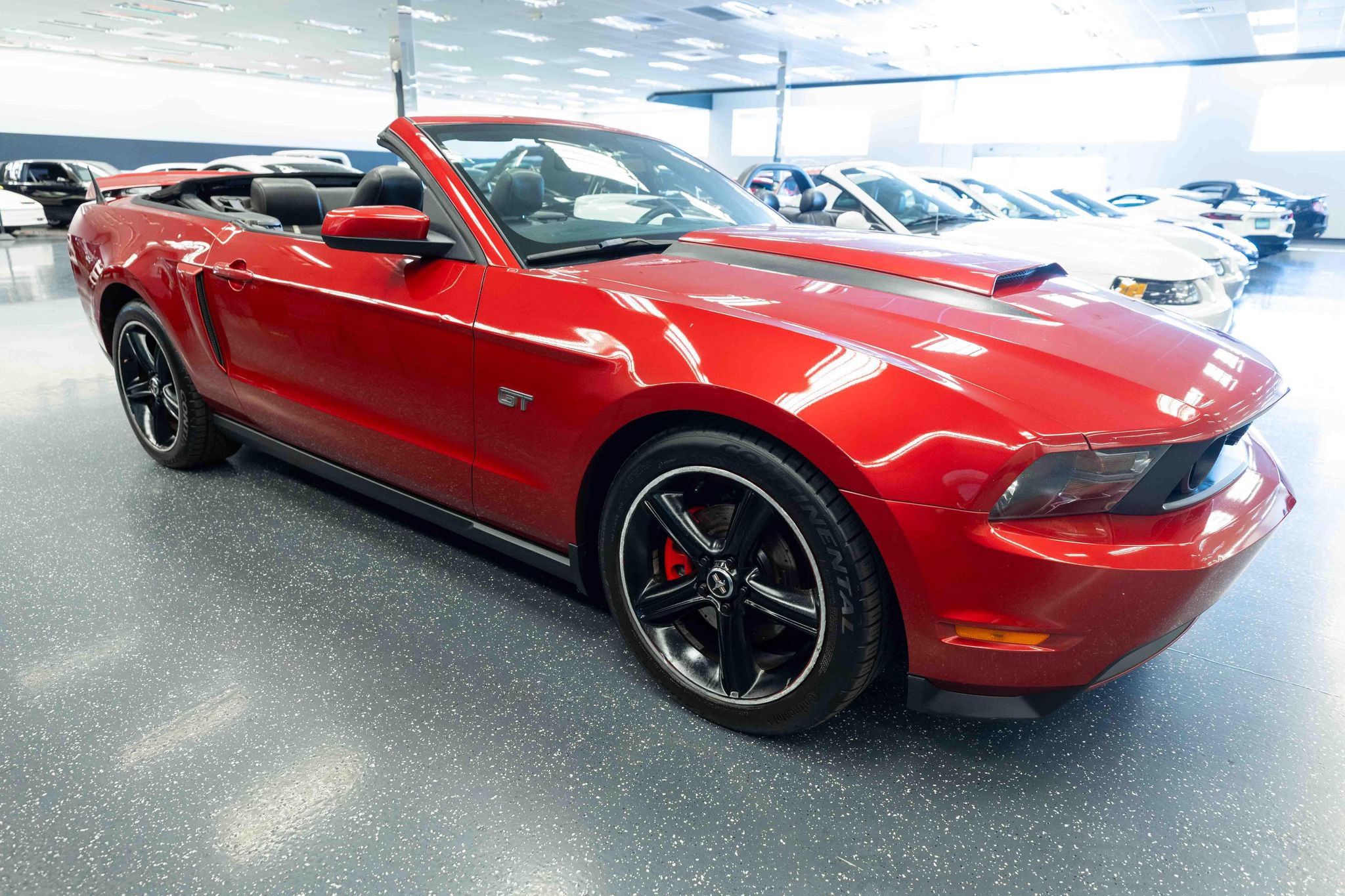Used 2010 Ford Mustang GT RWD image 4