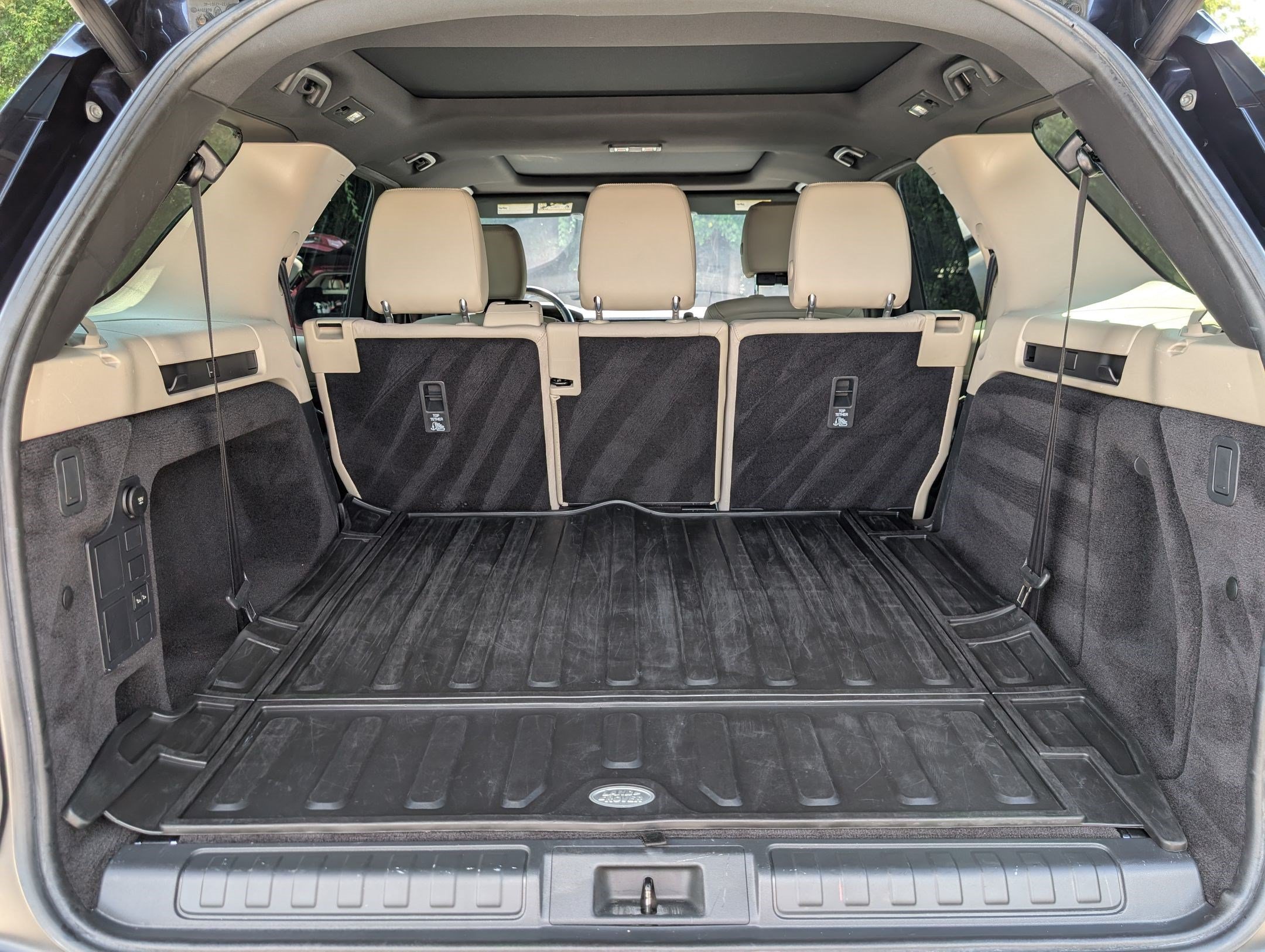 Used 2018 Land Rover Discovery SE AWD/4WD image 26