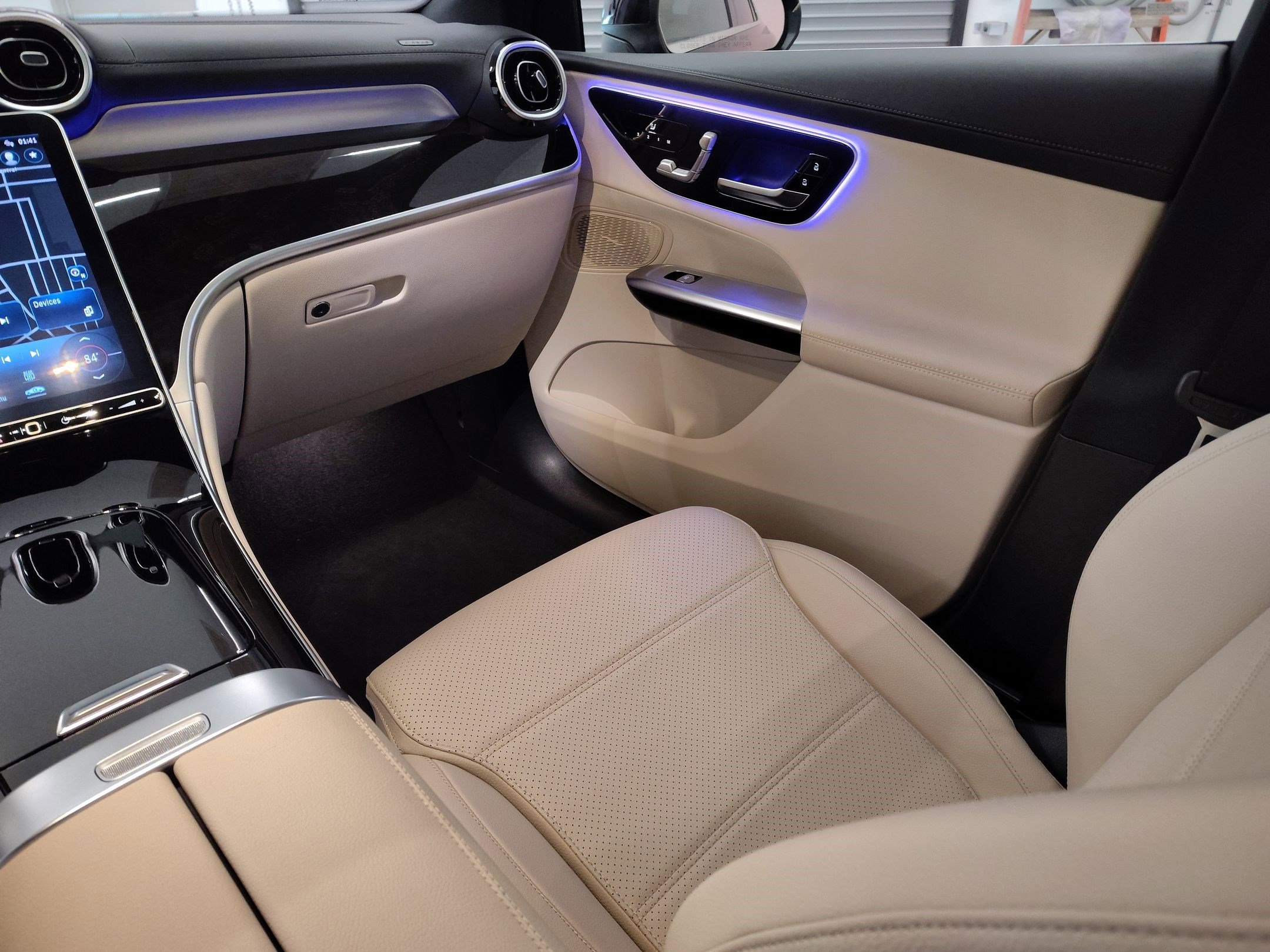 Used 2024 Mercedes-Benz GLC 300 4MATIC image 28