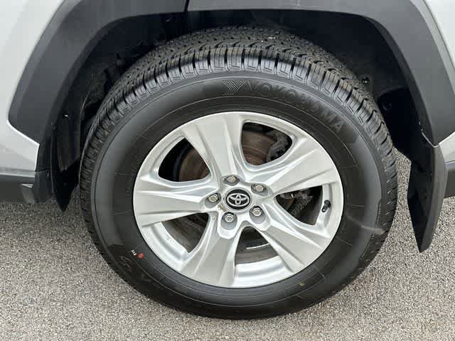 Used 2021 Toyota RAV4 XLE image 5