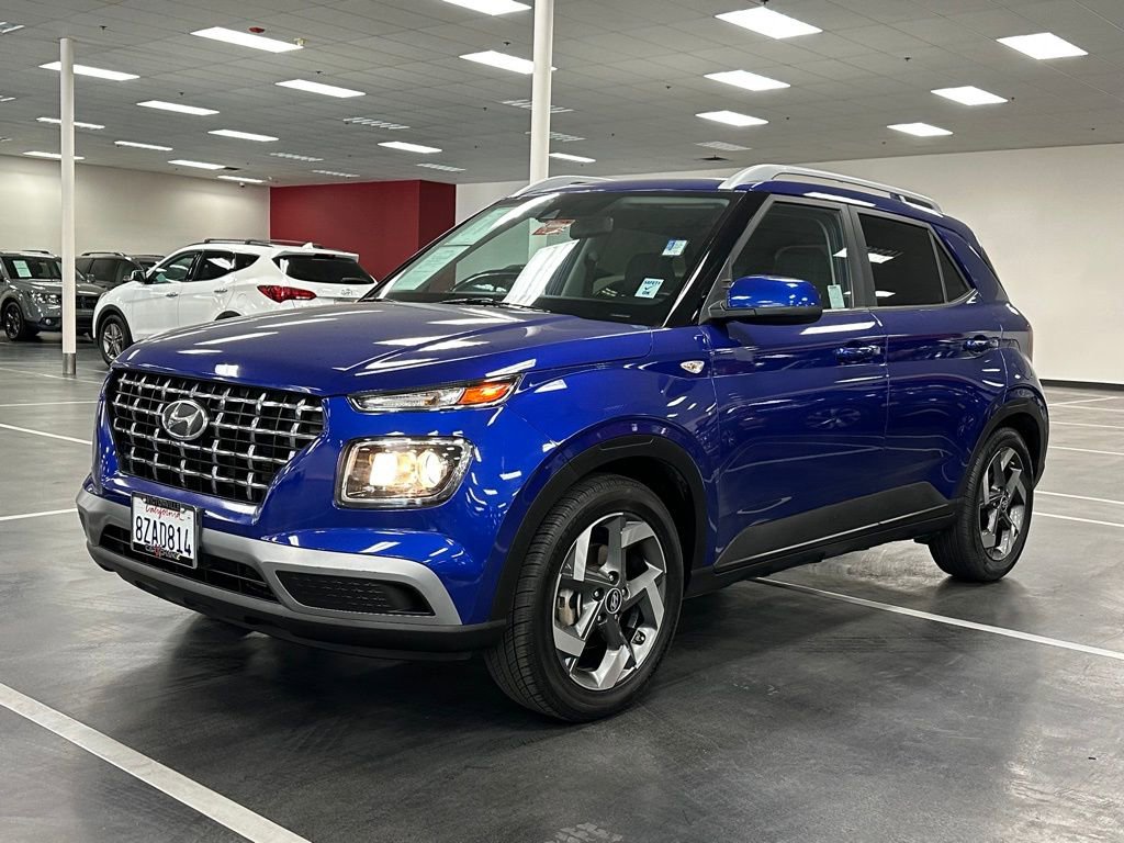 Used 2022 Hyundai Venue SEL w/ Cargo Package image 3
