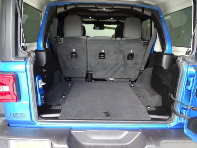 Certified 2025 Jeep Wrangler Unlimited Rubicon w/ Convenience Group AWD/4WD image 21