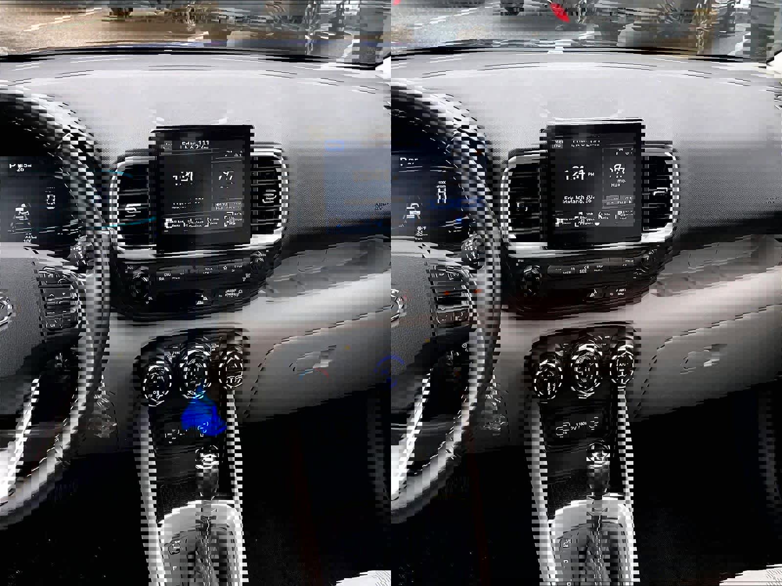 Used 2023 Hyundai Venue SEL image 18