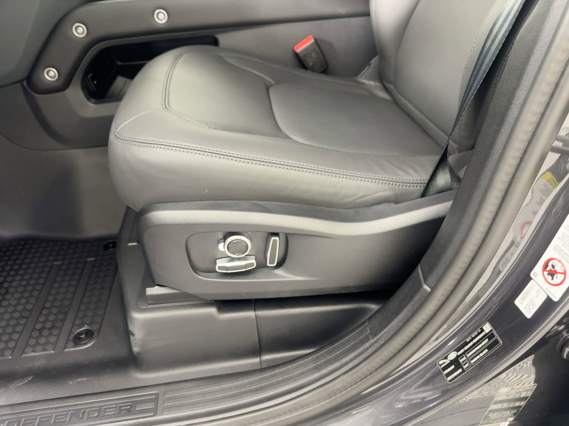 New 2025 Land Rover Defender 130 S image 15